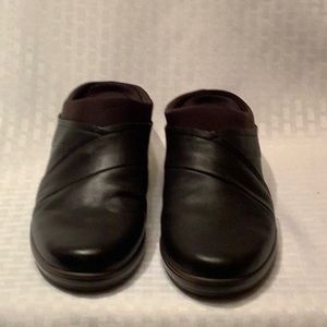 Easy Spirit Brown ESFABER Slip on With 1.5 Inch Heel. Woman's Size 6.5M